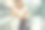 情绪化的女性试图集中精力解决问题图片下载