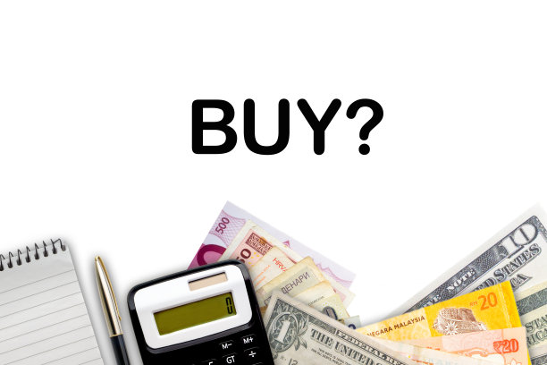 买什么?文字与钢笔，计算器，记事本和钞票在白色背景图片下载