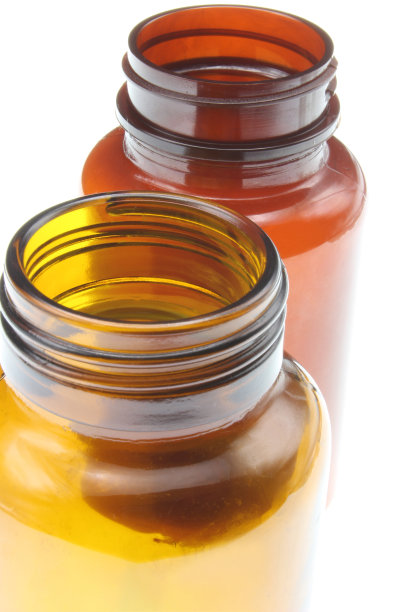 白色背景上的空药瓶图片下载