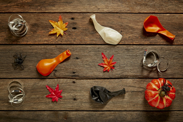 秋天背景气球与树叶和南瓜图片下载