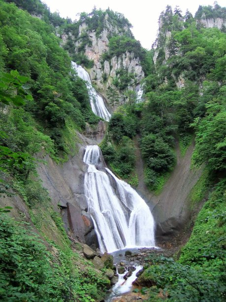 日本北海道的Hagoromonogaki (Hagoromo Falls)(日本100佳瀑布)图片下载