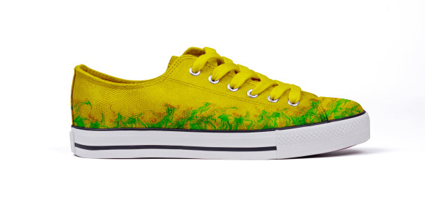 单鞋孤立在白色背景-火焰，黄色图片下载