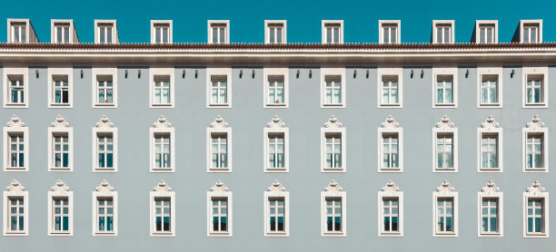 带窗户的蓝色建筑立面图片下载