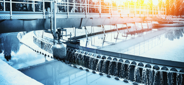 曝气池用于废水和污水处理厂，工业用水的循环利用和净化图片下载