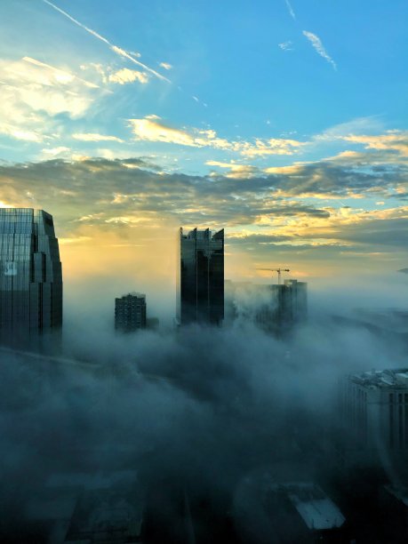 雾中的纳什维尔市中心图片下载