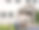 由于经济衰退和流行病，现代联排别墅前的丧失抵押品赎回权标志的模型图片下载