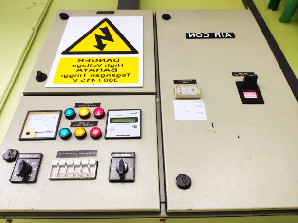 某公司的电气面板箱图片下载