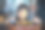 微笑的可爱的女孩吃牛排和展示一片油炸土豆图片下载