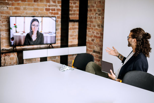 大流行期间举行网上会议图片下载