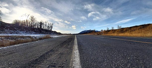 路线上的日落图片下载