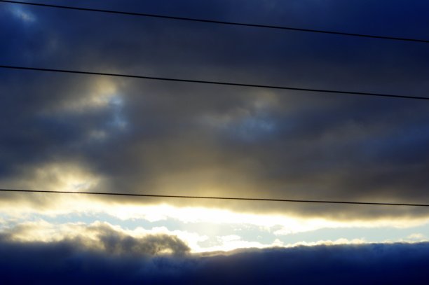 雷暴前乌云的背景图片下载