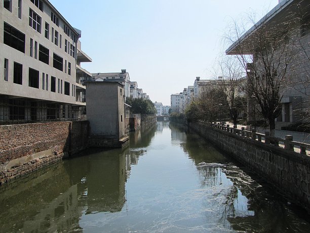 走在“盘门景区”图片下载