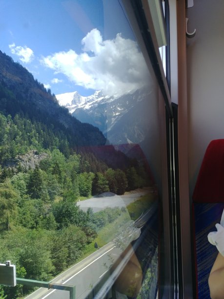 从火车上看法国阿尔卑斯山图片下载