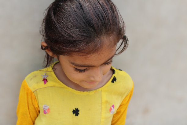 南亚裔巴基斯坦儿童的女婴图片下载