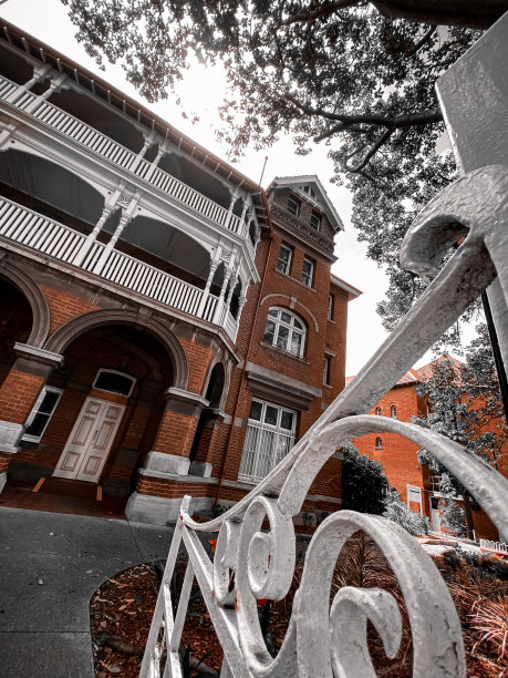 一座废弃的老房子图片下载