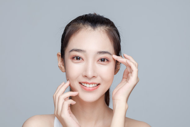 年轻亚洲女人的美丽肖像图片下载