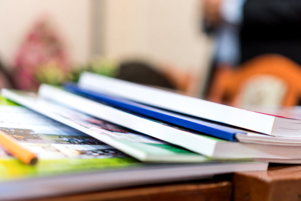 学校教育读书报告、教师课桌文书、学生在校学习教育评价年度报告图片下载