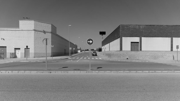 西班牙南部城市夏天的街道。图片下载