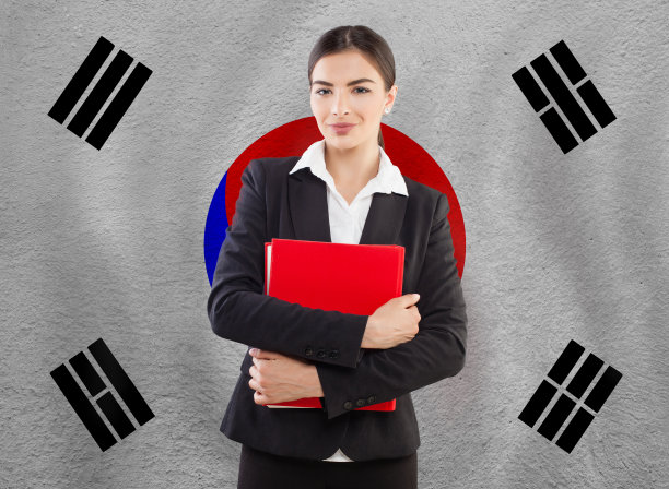 拿着红色笔记本的年轻女子。教育或经营理念图片下载