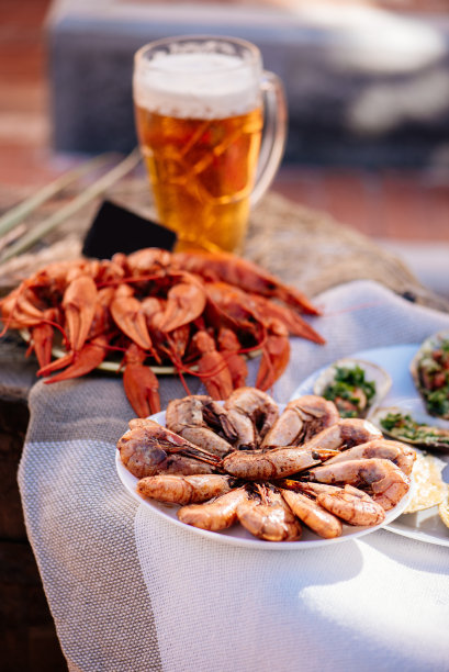 小龙虾，啤酒，虾，贻贝和扇贝图片下载