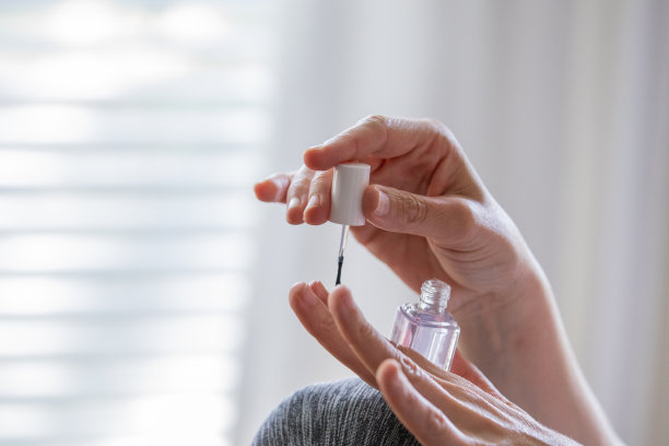 女性手涂指甲图片下载