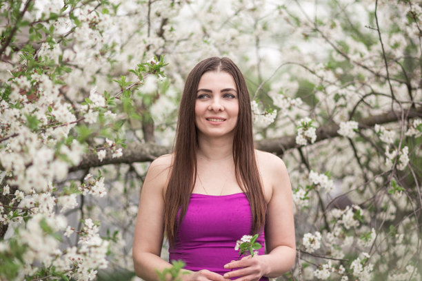 看那些盛开的树图片下载