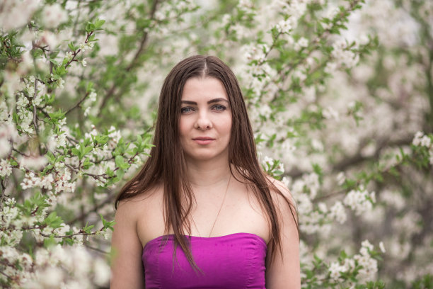 看那些盛开的树图片下载