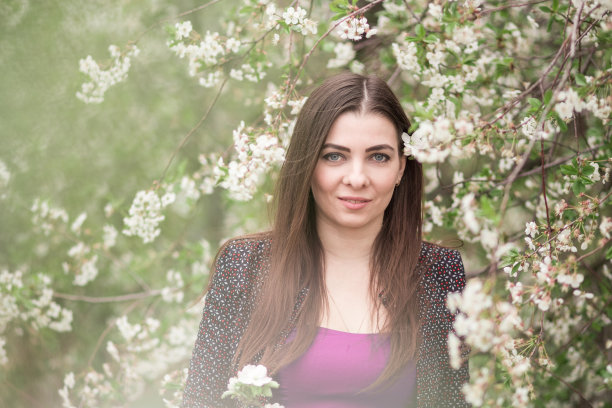 看那些盛开的树图片下载