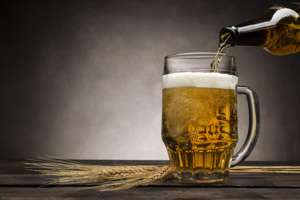 一品脱啤酒图片下载