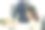 亚洲商务女性在用笔记本电脑聊天。员工在办公室讨论工作。图片下载