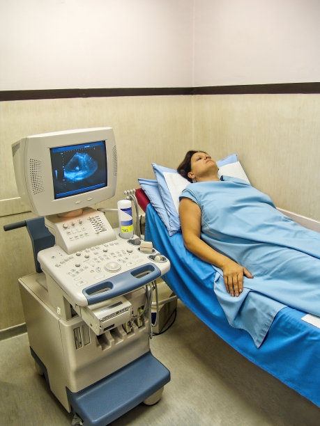 四十多岁的女人躺在床上图片下载