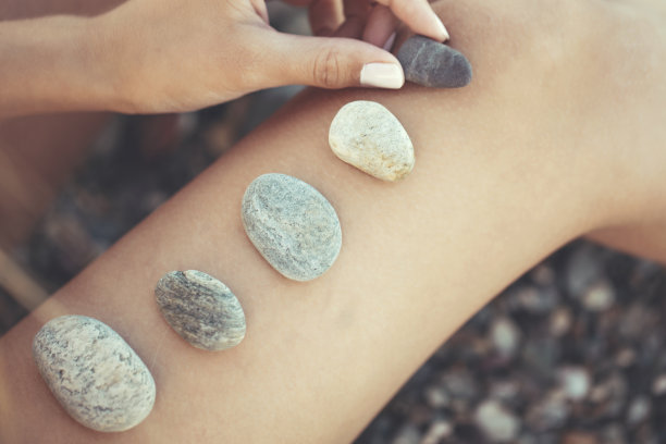 在海滩上放松图片下载