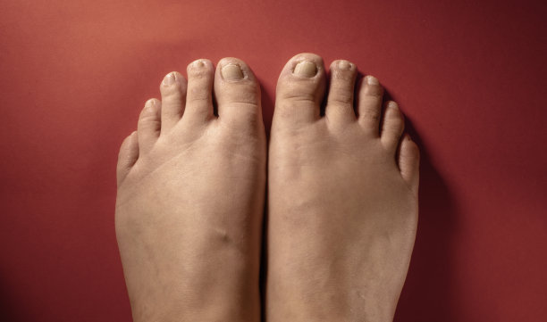 足疗，健康的脚和修剪的指甲图片下载