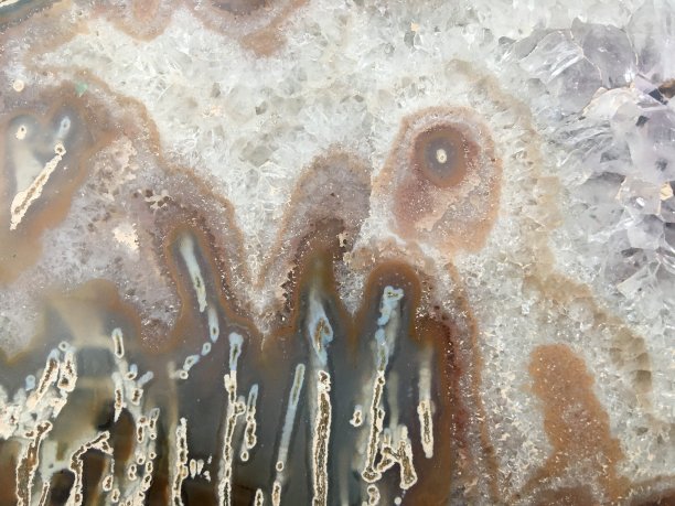 半宝石的十字路口图片下载