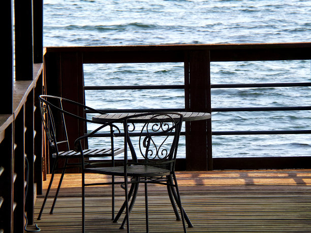 滨水桌椅图片下载