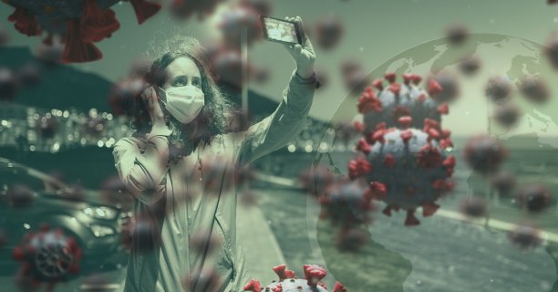 Covid-19细胞针对戴口罩自拍的妇女图片下载