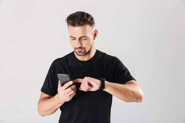 一个英俊成熟的运动员的肖像图片下载