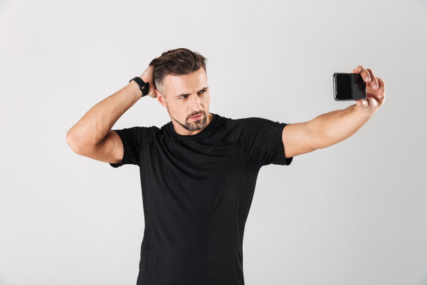 一个英俊成熟的运动员的肖像图片下载