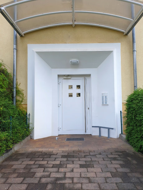 带有顶棚的住宅建筑入口区域图片下载