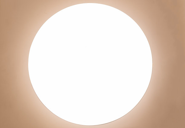 装饰用圆形灯与灯光在墙壁的背景上。白色的圆图片下载