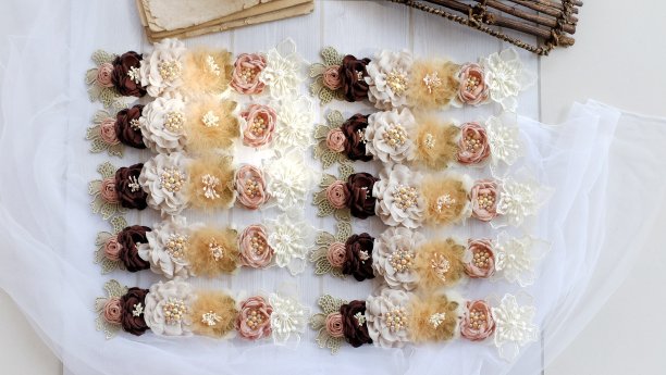 人工手工制作的花织物布料质地，可作为发饰、婴儿发带、装饰、点缀图片下载