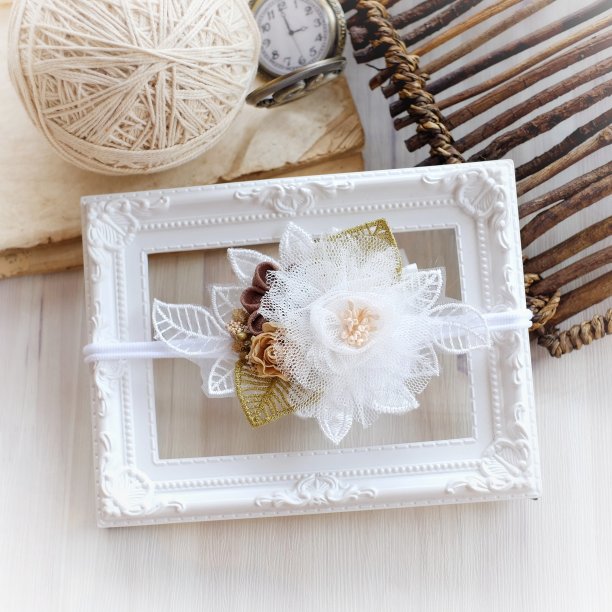 人工手工制作的花织物布料质地，可作为发饰、婴儿发带、装饰、点缀图片下载