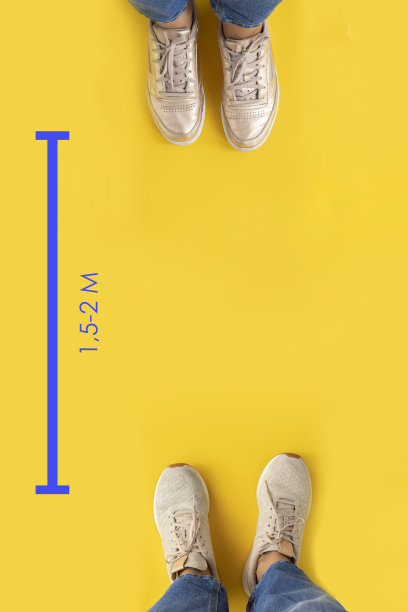 社会距离。新冠肺炎疫情传播过程中，两人应保持距离，避免传播疾病图片下载