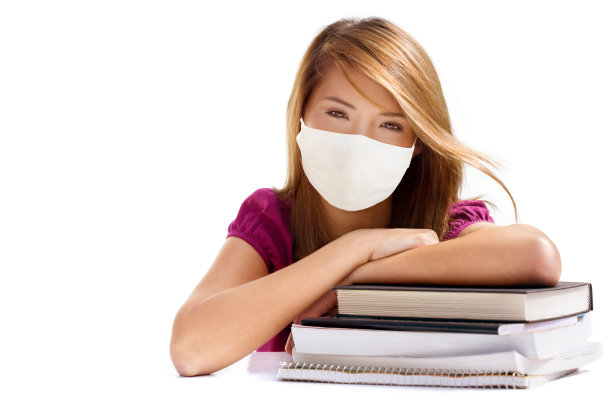 年轻女学生戴口罩的肖像素材图片