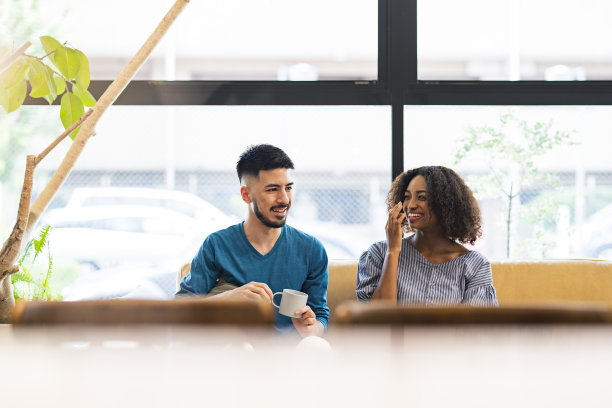 男人和女人聊天的图片图片下载