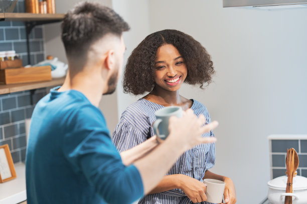 男人和女人聊天的图片图片下载