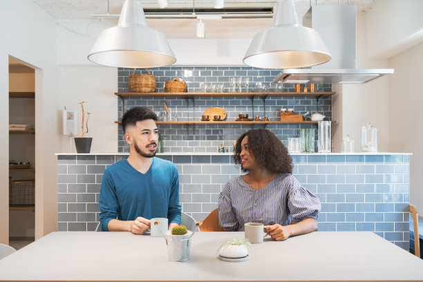 男人和女人聊天的图片图片下载