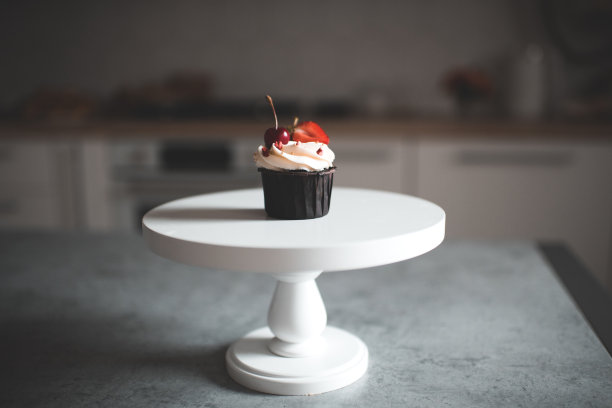 美味的蛋糕在室内图片下载