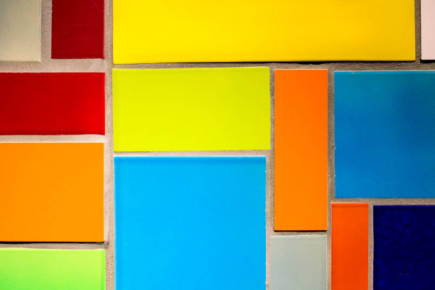 墙上彩色瓷砖的特写，色彩鲜艳图片下载