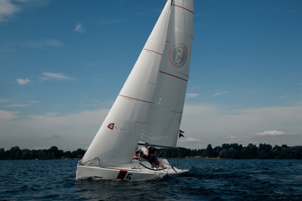 游艇。航海赛舟会。图片下载